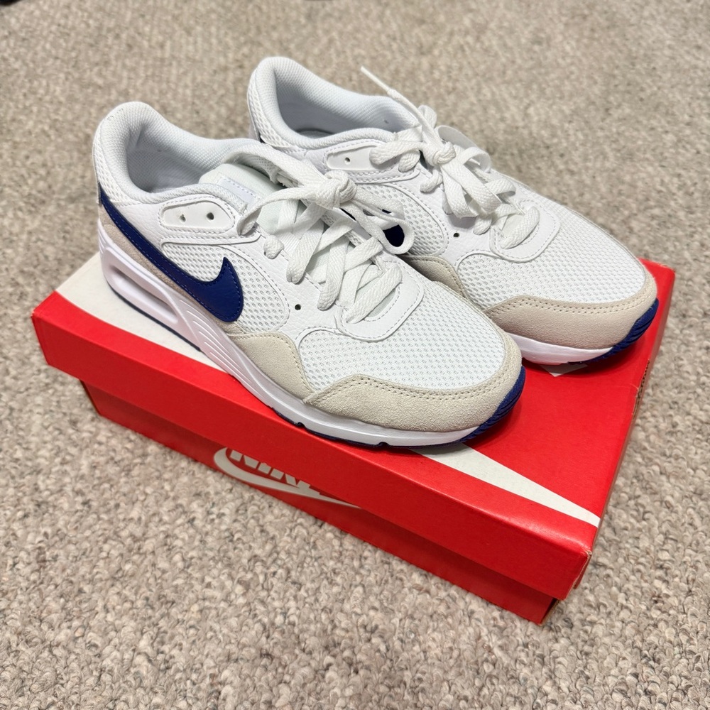 Nike Women’s White and Royal Blue Air Max SC